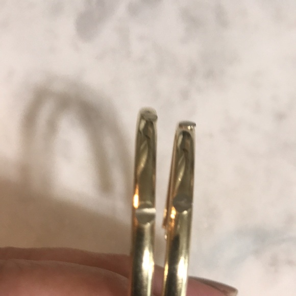 14 kt yellow gold with silver screws hoops - Picture 2 of 3